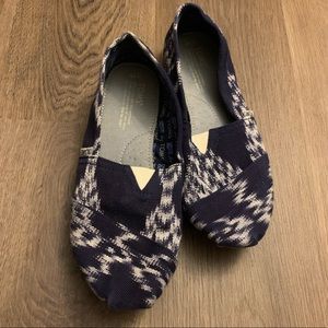 Women’s size 10 blue & white original TOMS